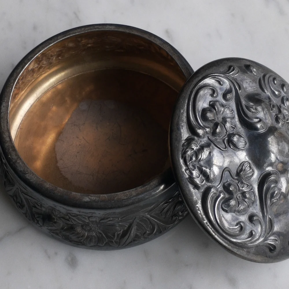 Victorian Silver-Plated Repousse Jewelry Cask/Box - Picture 3 of 10